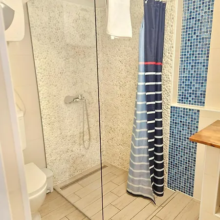 Lighthouse Apartman *